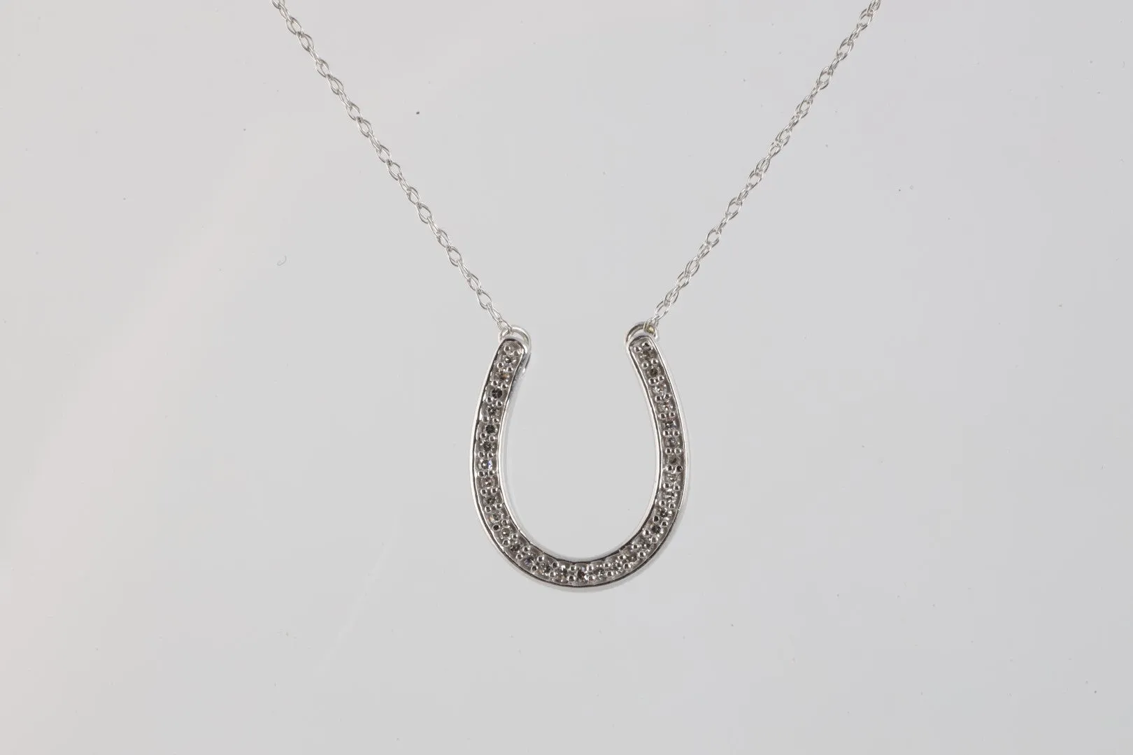 16'' 10k White Gold 0.15tcw Diamond Horse Shoe Pendant Necklace (1.64g.)