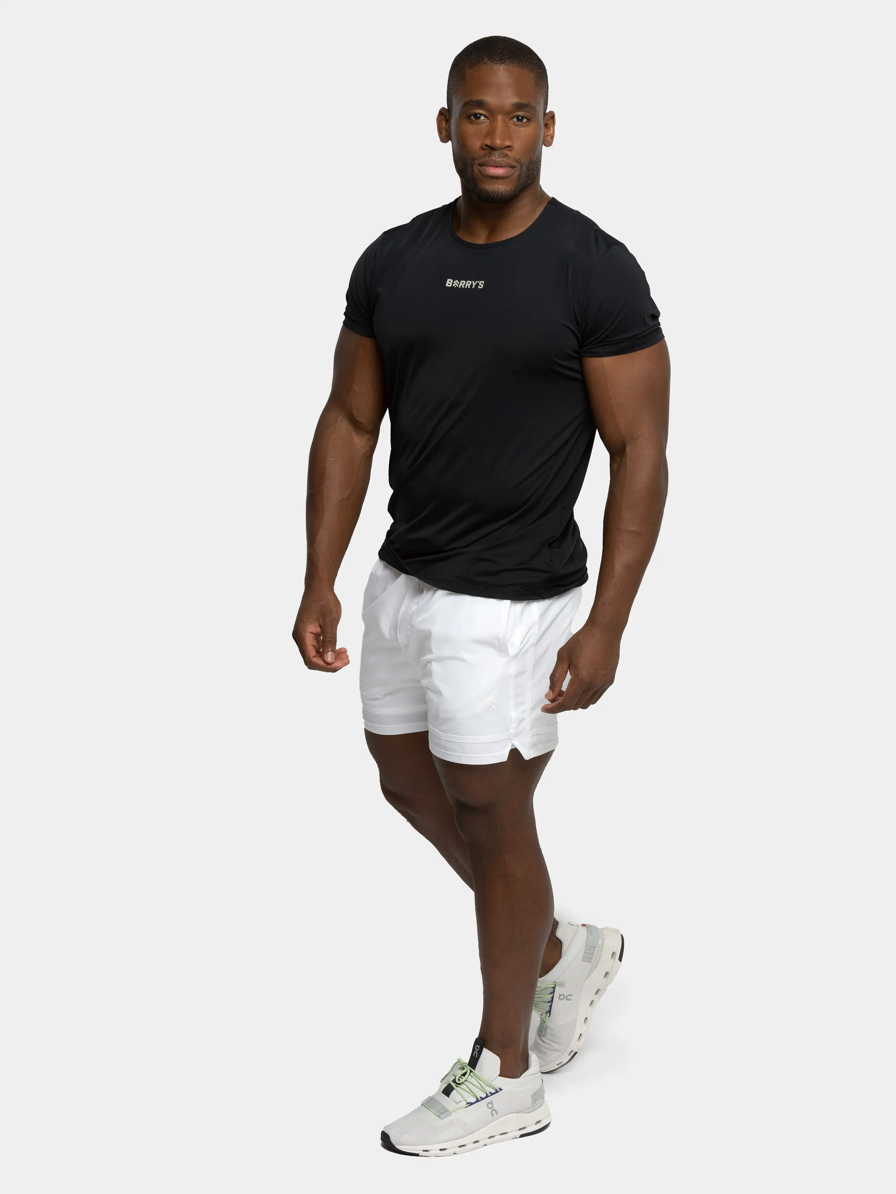 BARRY'S BLACK PERFORMANCE TEE