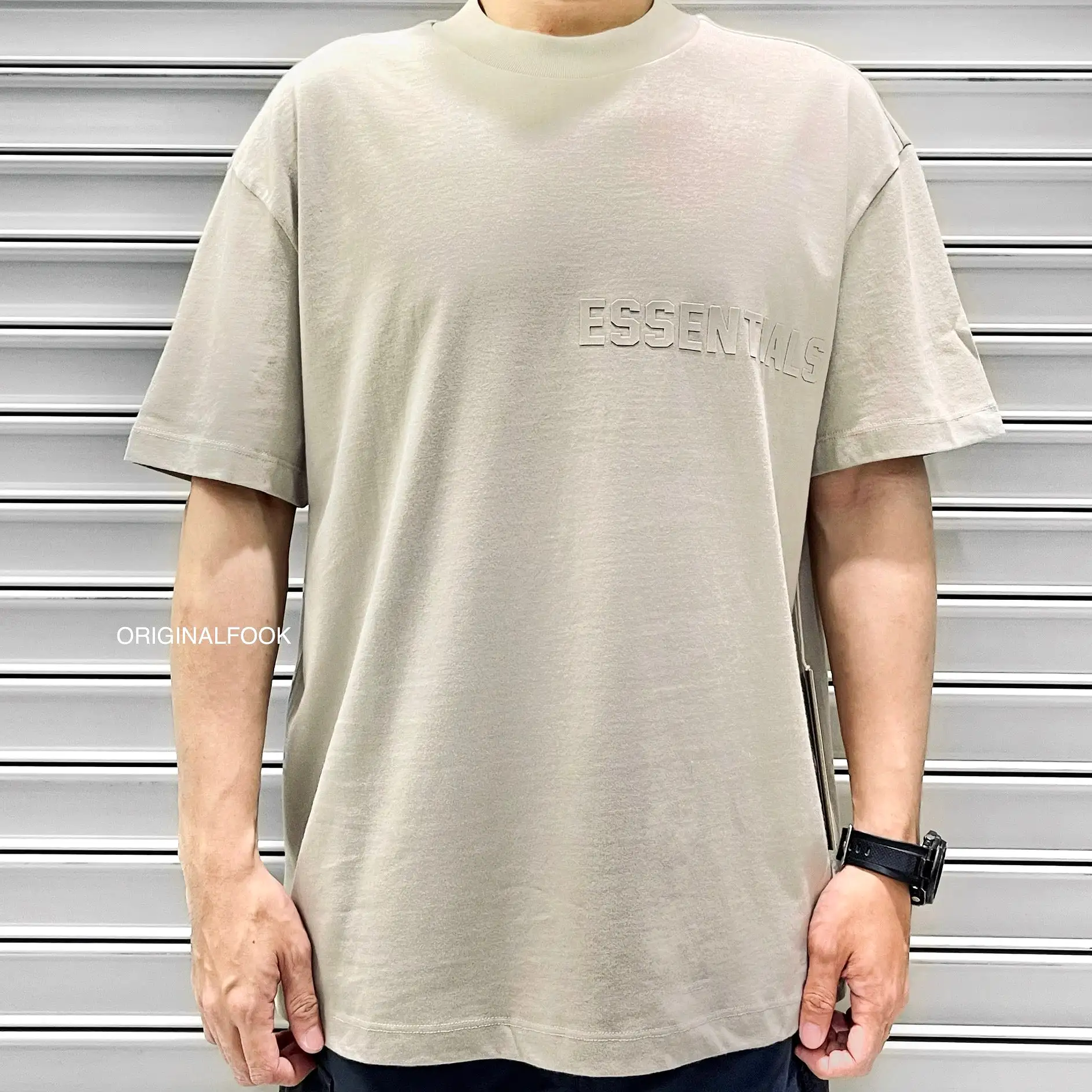 FEAR OF GOD Essentials Felt Logo Tee Smoke