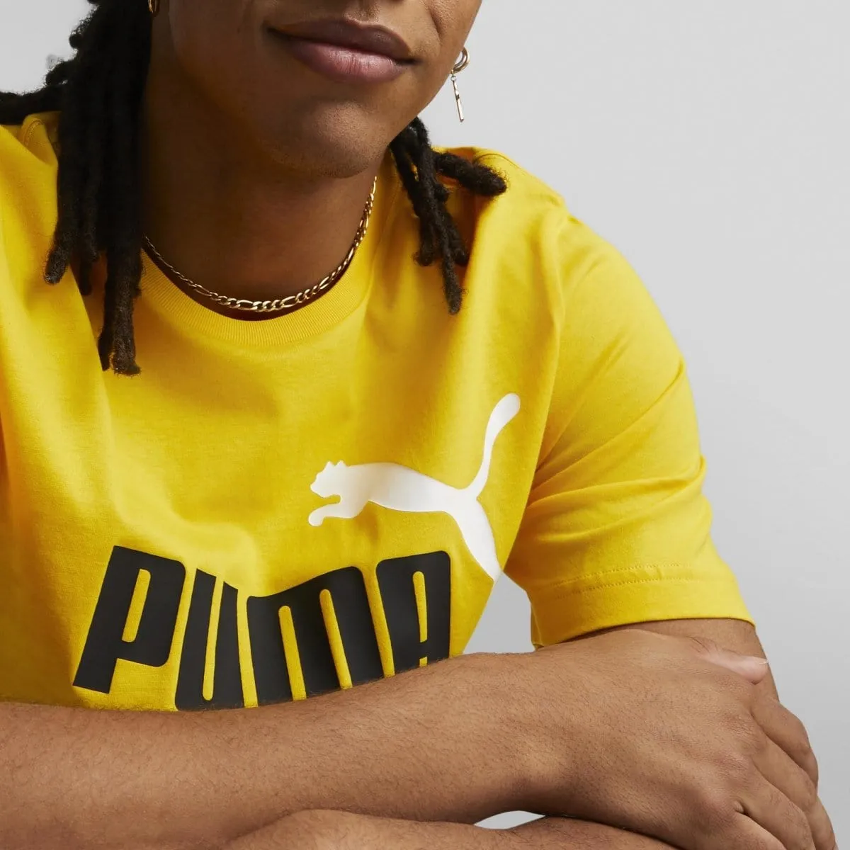 PUMA MEN'S ESSENTIALS+ 2 COLOUR LOGO YELLOW TEE